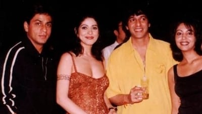 Shah Rukh Khan, Bhavana Panday, Chunky Panday and Gauri Khan in an old picture.