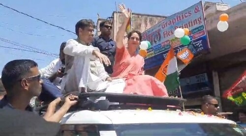 Congress general secretary Priyanka Gandhi and Congress candidate from Saharanpur Imran Masood during a road show. (HT photo)
