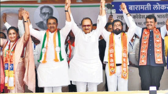 NCP (SCP) candidate Supriya Sule, her sister-in-law Sunetra Pawar filed nominations for Baramati parliamentary seat on Thursday. (HT)