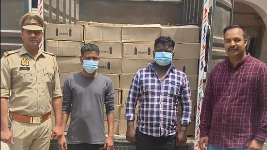 Two men who were smuggling the liquor have been arrested. (HT Photo)