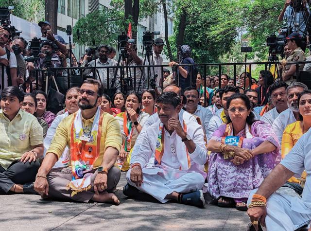 MVA candidates Amol Kolhe, Ravindra Dhangekar, Supriya Sule at a rally at Rasta peth in Pune, on Thursday. (HT) MVA candidates Amol Kolhe, Ravindra Dhangekar, Supriya Sule at a rally at Rasta peth in Pune, on Thursday. (HT)