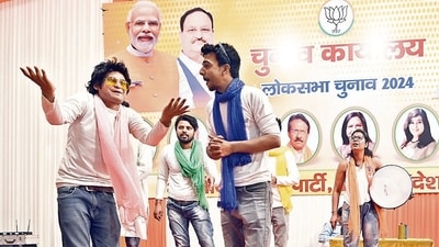 Artistes perform ‘nukkad natak’ organised by Delhi unit of the Bharatiya Janata Party on Friday. (Sanjeev Verma/HT Photo) Artistes perform ‘nukkad natak’ organised by Delhi unit of the Bharatiya Janata Party on Friday. (Sanjeev Verma/HT Photo)