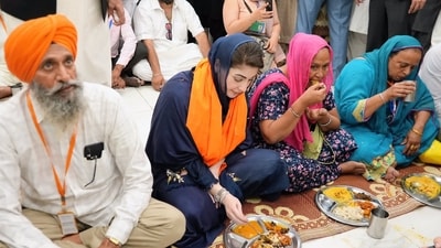 Chief minister of Pakistan’s Punjab province Maryam Nawaz on Thursday invoked Punjabi pride, met a group of Sikh pilgrims, mostly from India, and reminded the gathering at the Kartarpur Sahib Gurdwara that her father Nawaz Sharif said the country should not fight with its neighbours. Chief minister of Pakistan’s Punjab province Maryam Nawaz on Thursday invoked Punjabi pride, met a group of Sikh pilgrims, mostly from India, and reminded the gathering at the Kartarpur Sahib Gurdwara that her father Nawaz Sharif said the country should not fight with its neighbours.