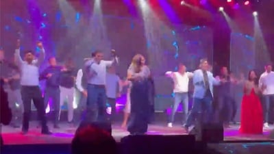 Radhika Gupta dances to SRK’s Deewangi Deewangi with her team in Kochi. (LinkedIn/Radhika Gupta) Radhika Gupta dances to SRK’s Deewangi Deewangi with her team in Kochi. (LinkedIn/Radhika Gupta)