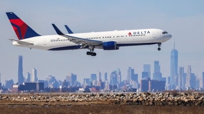 Delta Airlines' Boeing 757 flight crew declares emergency before landing in Atlanta (Photo by Charly TRIBALLEAU / AFP) (AFP) Delta Airlines' Boeing 757 flight crew declares emergency before landing in Atlanta (Photo by Charly TRIBALLEAU / AFP) (AFP)