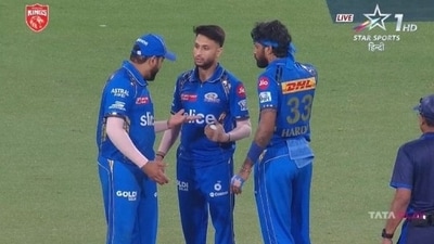 Rohit Sharma talking to Akash Madhwal and Hardik Pandya (Screengrab)