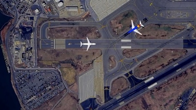 A Southwest flight and JetBlue plane narrowly avoided a runway collision (X, formerly Twitter) A Southwest flight and JetBlue plane narrowly avoided a runway collision (X, formerly Twitter)