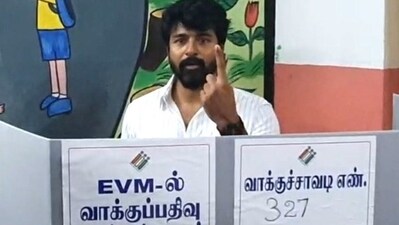 Sivakarthikeyan was spotted patiently waiting his line to cast his vote and later speaking to the press. (X) Sivakarthikeyan was spotted patiently waiting his line to cast his vote and later speaking to the press. (X)