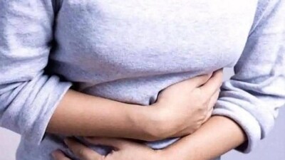 5. Swelling: Noticeable swelling in the abdomen or legs due to fluid retention can be an indicator of trouble with your liver.&nbsp; (Shutterstock)