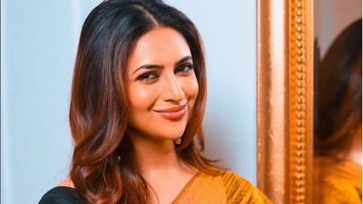 Divyanka Tripathi underwent emergency surgery after suffering a fall. Divyanka Tripathi underwent emergency surgery after suffering a fall.