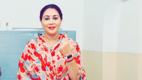 Deputy chief minister Diya Kumari was among the early voters in Rajasthan.(HT_PRINT)