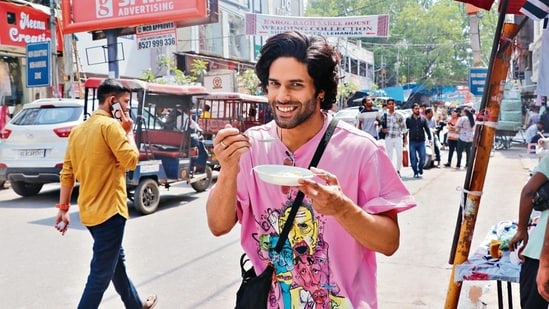 Actor Mrinal Dutt, whose family home is in Karol Bagh, visits the bustling market for a dose of nostalgia. (Photo: Dhruv Sethi/HT)