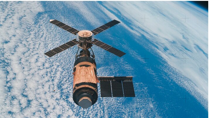 Skylab was a two-level orbital workshop made from a converted Saturn V launch vehicle. (NASA) Skylab was a two-level orbital workshop made from a converted Saturn V launch vehicle. (NASA)