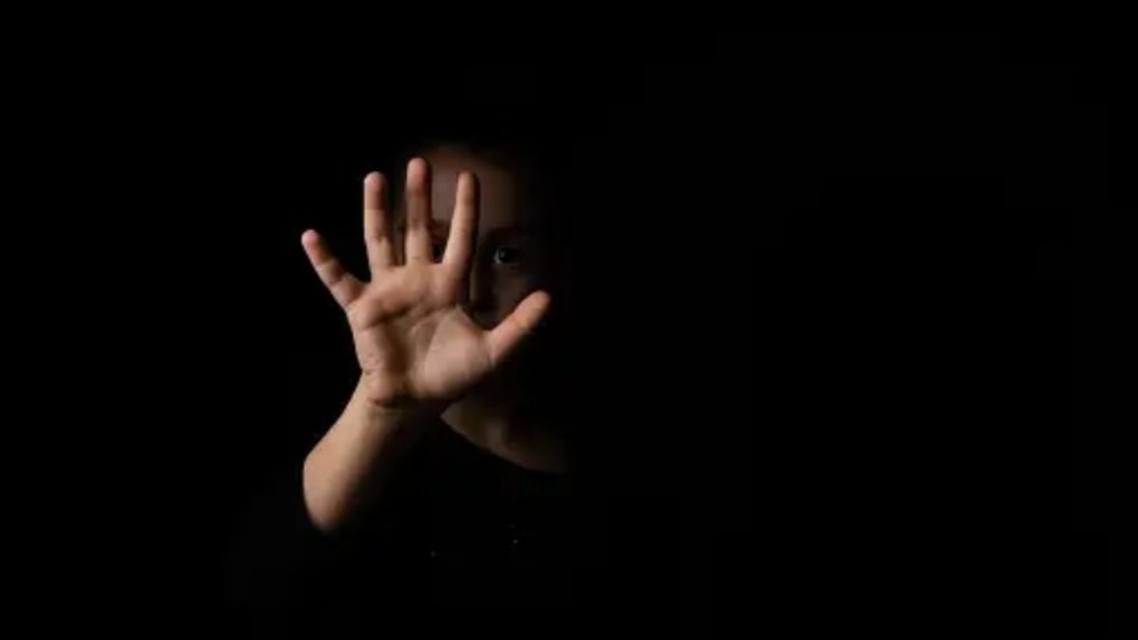 How to deal with difficult family relationships: Therapist shares tips