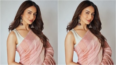 Assisted by makeup artist Salim Sayed, Rakul was given a makeover with nude eyeshadow, mascara-covered eyelashes, kohl eyes, darkened brows, contoured cheekbones, luminous highlighter, rosy cheeks and a shade of glossy pink lipstick. (Instagram/@rakulpreet) Assisted by makeup artist Salim Sayed, Rakul was given a makeover with nude eyeshadow, mascara-covered eyelashes, kohl eyes, darkened brows, contoured cheekbones, luminous highlighter, rosy cheeks and a shade of glossy pink lipstick. (Instagram/@rakulpreet)
