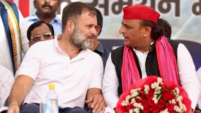 Congress leader Rahul Gandhi and SP chief Akhilesh Yadav at a joint rally in UP’s Amroha on April 20. (HT photo) Congress leader Rahul Gandhi and SP chief Akhilesh Yadav at a joint rally in UP’s Amroha on April 20. (HT photo)