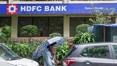 HDFC Bank's net profit in fourth quarter stood at ₹16,512 crore, Reuters reported. (PTI) HDFC Bank's net profit in fourth quarter stood at ₹16,512 crore, Reuters reported. (PTI)