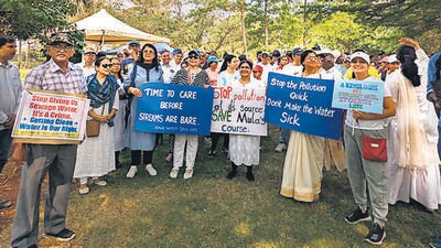 Residents of Blue Ridge township in Hinjewadi, on Saturday, participated in a silent march to protest pollution at the Mula river. (HT PHOTO) Residents of Blue Ridge township in Hinjewadi, on Saturday, participated in a silent march to protest pollution at the Mula river. (HT PHOTO)