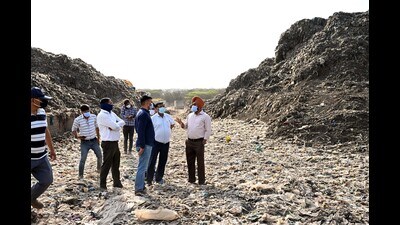 The Municipal Corporation of Gurugram (MCG) on Saturday directed its engineering wing to construct leachate drains on all four sides of the Bandhwari plant so that leachate surplus does not flow out of the plant. (Parveen Kumar/HT PHOTO) The Municipal Corporation of Gurugram (MCG) on Saturday directed its engineering wing to construct leachate drains on all four sides of the Bandhwari plant so that leachate surplus does not flow out of the plant. (Parveen Kumar/HT PHOTO)
