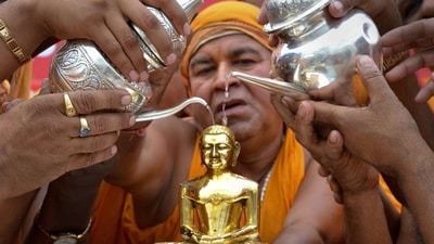 Renunciation of Worldly Life: At the age of 30, Lord Mahavira left his kingdom, family, and worldly duties to seek inner peace and enlightenment. (PTI) Renunciation of Worldly Life: At the age of 30, Lord Mahavira left his kingdom, family, and worldly duties to seek inner peace and enlightenment. (PTI)