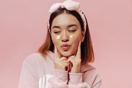 Discover the crossover of two beauty worlds as we unveil how Korean skincare rituals can transform Indian skin. (Freepik)