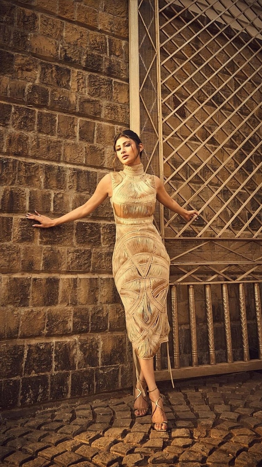 open lace back dress MOUNI ROY IN SERA main image 0