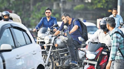 A man talks on a mobile phone while riding a motorcycle without a helmet in Rajendra Nagar in the city on Thursday. (Sanchit Khanna/HT) A man talks on a mobile phone while riding a motorcycle without a helmet in Rajendra Nagar in the city on Thursday. (Sanchit Khanna/HT)