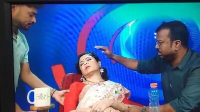 Lopamudra Sinha fainted while reading live news. (Facebook) Lopamudra Sinha fainted while reading live news. (Facebook)