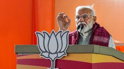 Prime Minister Narendra Modi addresses a public meeting for Lok Sabha elections in Bengaluru on Saturday. (PTI) Prime Minister Narendra Modi addresses a public meeting for Lok Sabha elections in Bengaluru on Saturday. (PTI)