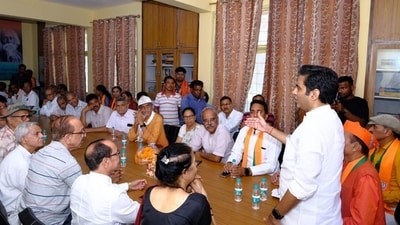 Leaders have been deployed in wooing Rajput voters. They are canvassing in Chhalera, Barola, Chaudra Raghunathpur and Mangroli among other villages, which have Rajput votes. (HT Photo) Leaders have been deployed in wooing Rajput voters. They are canvassing in Chhalera, Barola, Chaudra Raghunathpur and Mangroli among other villages, which have Rajput votes. (HT Photo)