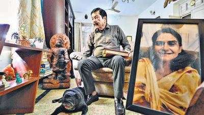 Sunil Kumar Narula in his house at Pandara Road. (Raj K Raj/HT Photo) Sunil Kumar Narula in his house at Pandara Road. (Raj K Raj/HT Photo)