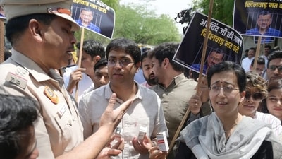 AAP leader Atishi with party workers carrying insulin injections stage a protest at gate number 4 of Tihar Jail in New Delhi on Sunday. (Vipin Kumar/HT Photo) AAP leader Atishi with party workers carrying insulin injections stage a protest at gate number 4 of Tihar Jail in New Delhi on Sunday. (Vipin Kumar/HT Photo)