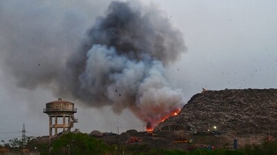 Major fire breaks out at Ghazipur landfill site in East Delhi. (HT Photo/Vipin Kumar) Major fire breaks out at Ghazipur landfill site in East Delhi. (HT Photo/Vipin Kumar)