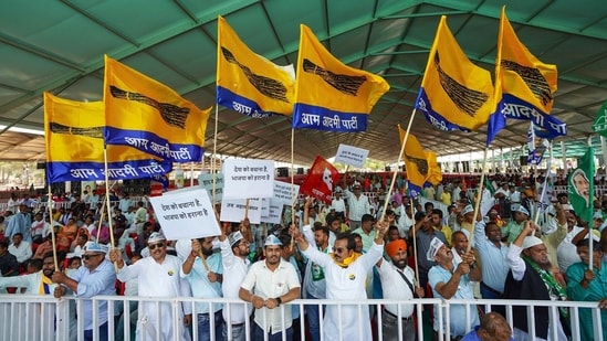 Supporters of the I.N.D.I.A alliance wave flags of the Aam Aadmi Party during the ‘Ulgulan Nyaya Maha Rally’, in Ranchi, Jharkhand.(ANI)