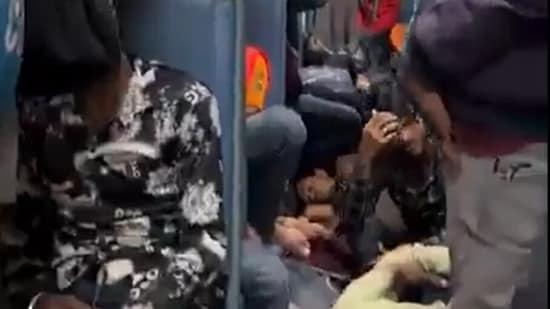 Congress leader Rahul Gandhi shared a video of a jam-packed train. (Rahul Gandhi/X)