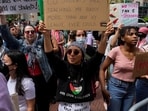 Demonstrators gather outside of Columbia University to demand a ceasefire and the end of Israeli attacks on Gaza, during the ongoing conflict between Israel and the Palestinian Islamist group Hamas, during a protest in New York, U.S., April 20, 2024. REUTERS/Adam Gray
