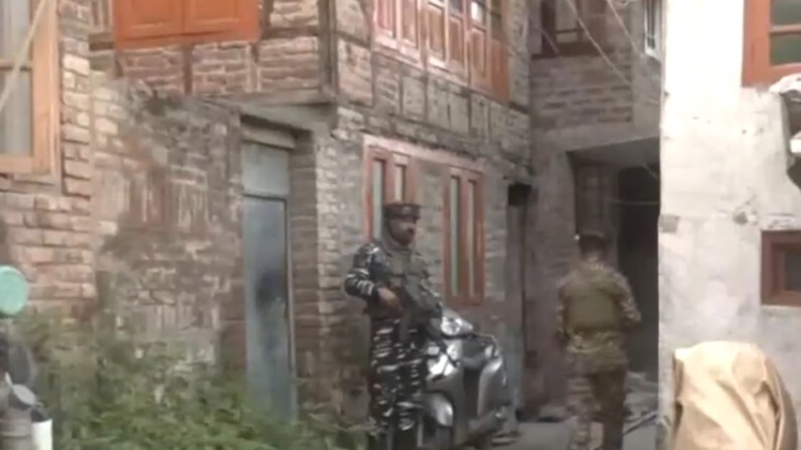 NIA raids 9 locations in Srinagar in case linked to terror activities - Vimarsana News