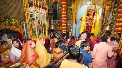 Devotional Chants and Bhajans: In temples and homes, devotees gather to recite Hanuman Chalisa and other hymns dedicated to Lord Hanuman, seeking his blessings for strength and protection.&nbsp; (HT Photo/Santosh Kumar)