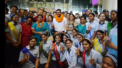 Aditya Srivastava receives a grand welcome at the Lucknow airport. (Deepak Gupta/ht) Aditya Srivastava receives a grand welcome at the Lucknow airport. (Deepak Gupta/ht)