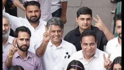 Congress candidate from Chandigarh Manish Tewari at Panjab University in Chandigarh on Monday. (HT Photo) Congress candidate from Chandigarh Manish Tewari at Panjab University in Chandigarh on Monday. (HT Photo)