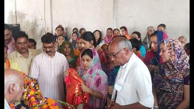Digvijaya Singh paying homage to his son-in-law (Sourced)