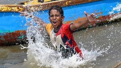Maximum temperatures settled 4 to 6 degrees Celsius above normal in many parts of Gangetic West Bengal, Bihar, Jharkhand and Odisha; and 2 to 4 degrees above normal in parts of sub-Himalayan West Bengal, Sikkim, Andhra Pradesh, Tamil Nadu, Puducherry & Karaikal, Chhattisgarh, Madhya Pradesh, Vidarbha and Telangana, the IMD said. (HT Photo/Anshuman Poyrekar) Maximum temperatures settled 4 to 6 degrees Celsius above normal in many parts of Gangetic West Bengal, Bihar, Jharkhand and Odisha; and 2 to 4 degrees above normal in parts of sub-Himalayan West Bengal, Sikkim, Andhra Pradesh, Tamil Nadu, Puducherry & Karaikal, Chhattisgarh, Madhya Pradesh, Vidarbha and Telangana, the IMD said. (HT Photo/Anshuman Poyrekar)