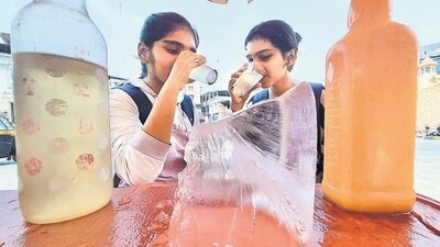 Girls cooling off in Thane as mercury dipped by five degrees Celsius after two days of scorching heat in Mumbai area (Praful Gangurde/HT Photo) Girls cooling off in Thane as mercury dipped by five degrees Celsius after two days of scorching heat in Mumbai area (Praful Gangurde/HT Photo)