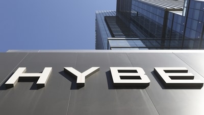 HYBE also called for a shareholders’ meeting to hold the ADOR management accountable. (AP) HYBE also called for a shareholders’ meeting to hold the ADOR management accountable. (AP)