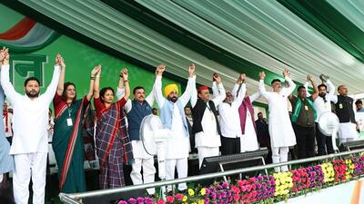 Leaders join hands at the INDIA bloc's rally in Ranchi on Sunday. (X) Leaders join hands at the INDIA bloc's rally in Ranchi on Sunday. (X)