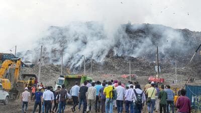 Officials said firefighters worked in shifts to control the fire. (Vipin Kumar/HT Photo) Officials said firefighters worked in shifts to control the fire. (Vipin Kumar/HT Photo)
