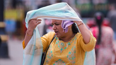 Delhi on Sunday recorded a minimum temperature of 24 degrees Celsius, a notch above the season's average, according to the India Meteorological Department. (PTI) Delhi on Sunday recorded a minimum temperature of 24 degrees Celsius, a notch above the season's average, according to the India Meteorological Department. (PTI)