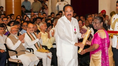 President Droupadi Murmu confers Padma Vibhushan on former vice president M Venkaiah Naidu during Padma Awards 2024 ceremony at Rashtrapati Bhavan, in New Delhi, Monday, April 22, 2024. (PTI Photo/Kamal Kishore) President Droupadi Murmu confers Padma Vibhushan on former vice president M Venkaiah Naidu during Padma Awards 2024 ceremony at Rashtrapati Bhavan, in New Delhi, Monday, April 22, 2024. (PTI Photo/Kamal Kishore)