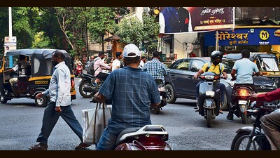 Pune Mahanagar Parivahan Mahamandal Limited (PMPML) buses running through the inner lanes of the city adds to the traffic congestion. (MAHENDRA KOLHE/ HT PHOTO)