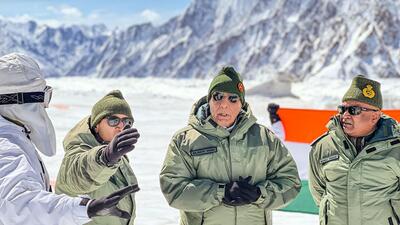 Siachen: Defence Minister Rajnath Singh and Chief of Army Staff General Manoj Pande during a visit at Siachen Base Camp in Ladakh on Monday (PTI) Siachen: Defence Minister Rajnath Singh and Chief of Army Staff General Manoj Pande during a visit at Siachen Base Camp in Ladakh on Monday (PTI)